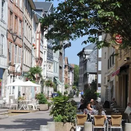 Sous Les Nuages アパート